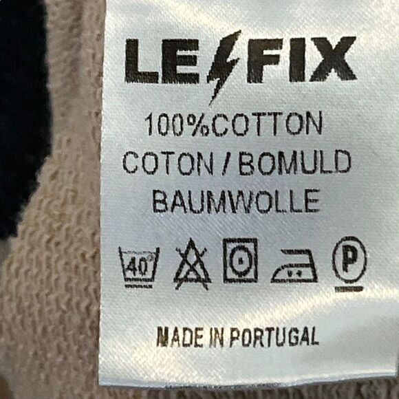 Welcome to my closet. - Picture 8 of 8